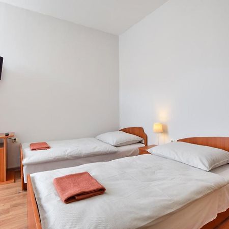 Hotel Stary Ratusz Kostomloty Esterno foto