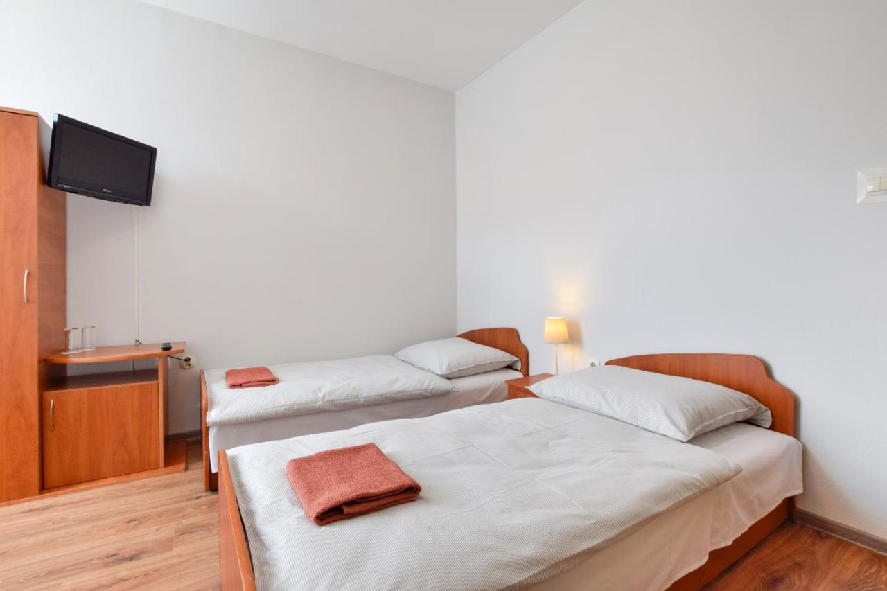 Hotel Stary Ratusz Kostomloty Esterno foto