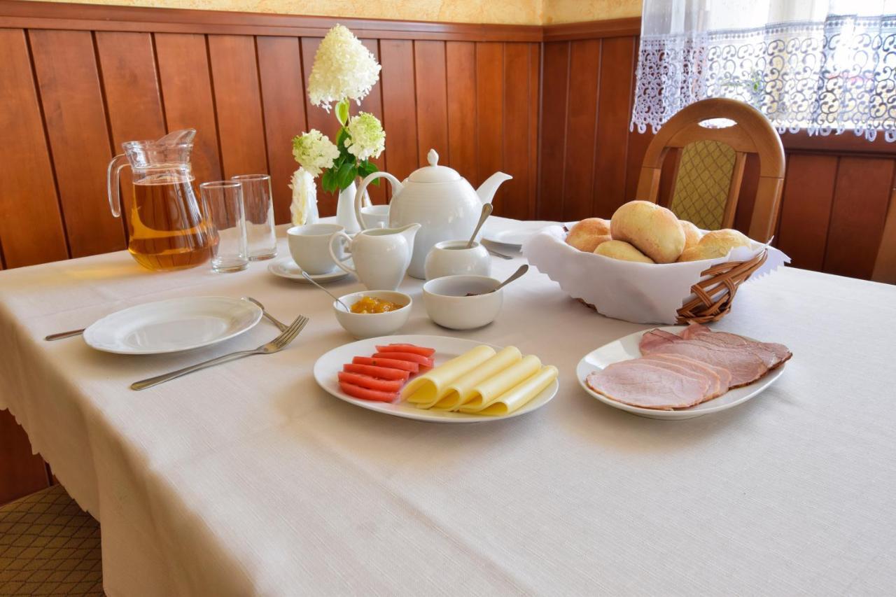 Hotel Stary Ratusz Kostomloty Esterno foto