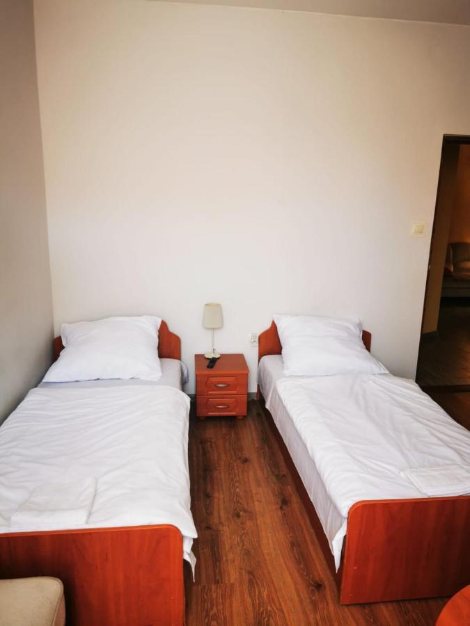 Hotel Stary Ratusz Kostomloty Esterno foto