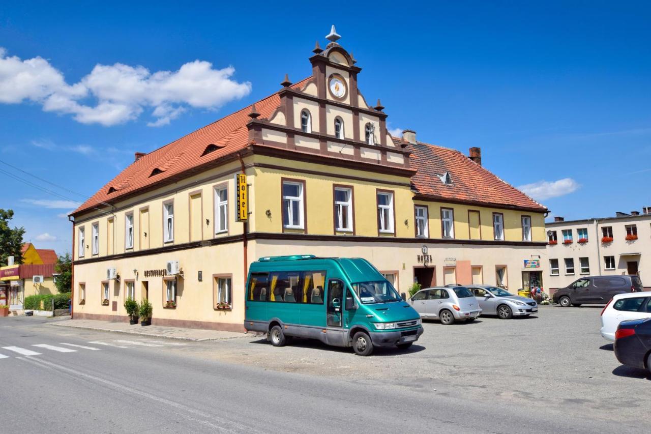 Hotel Stary Ratusz Kostomloty Esterno foto