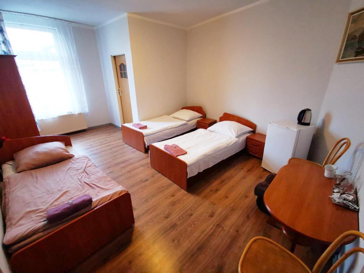 Hotel Stary Ratusz Kostomloty Esterno foto